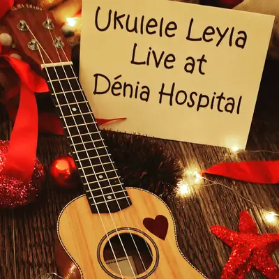 Schild „Ukulele Leyla Live at Dénia Hospital“ neben einer Ukulele